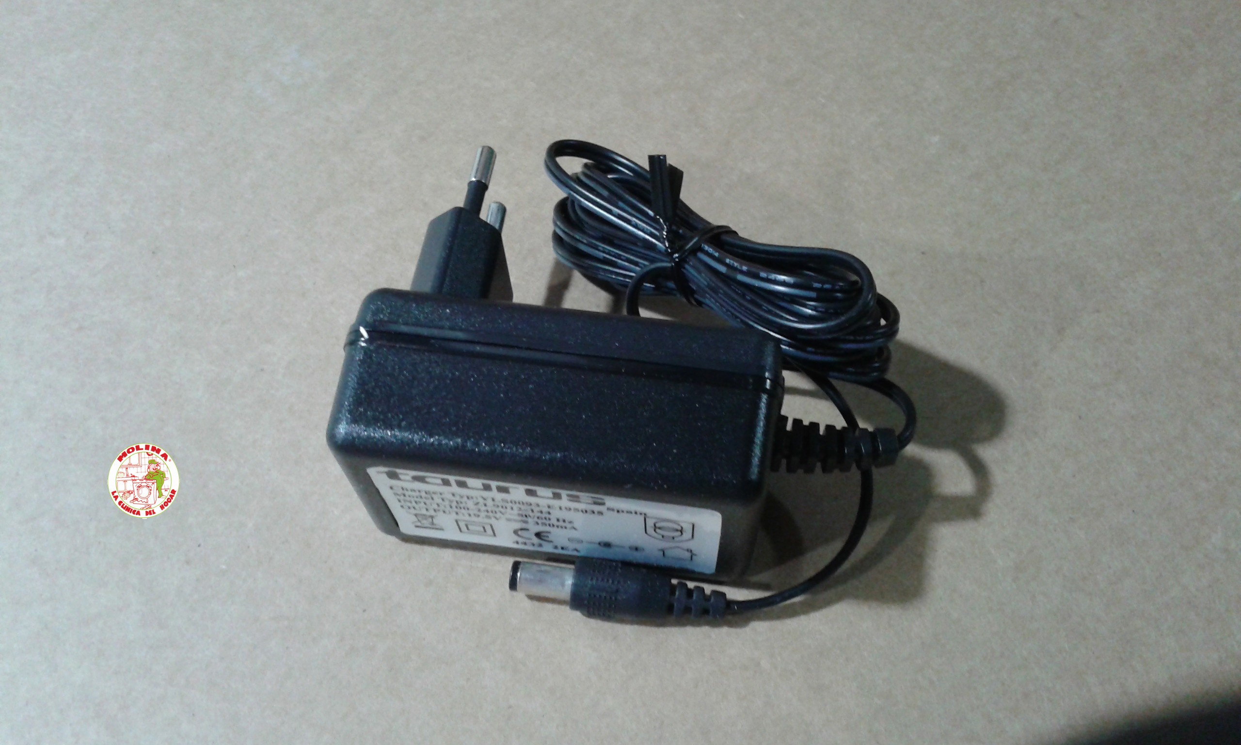 Transformador, cargador,Electrico, bateria, aspirador , 220V. Salida 19,5V, Bosch, LG, Ufesa.Taurus, Fagor, Blak Decker, ETC.