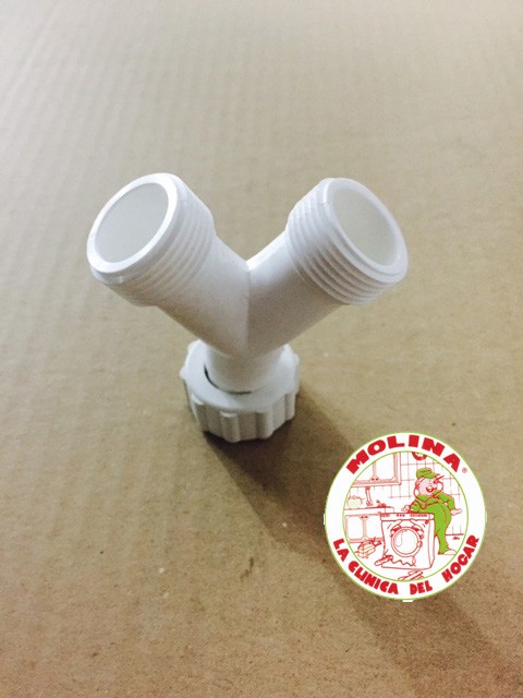 Racor 3 vías 3/4" toma agua, plástico.
