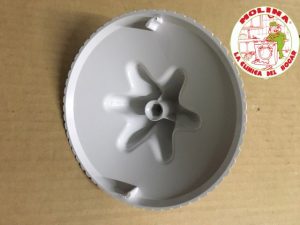 Piña exprimidor Braun grande.