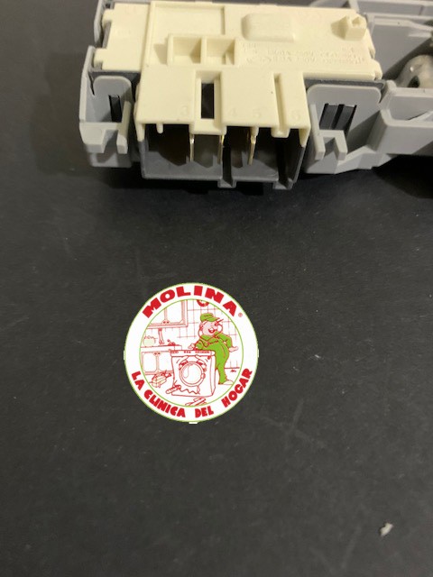 Interruptor, cierre retardado lavadora Electrolux, Zanussi, Aeg, 3 terminales.